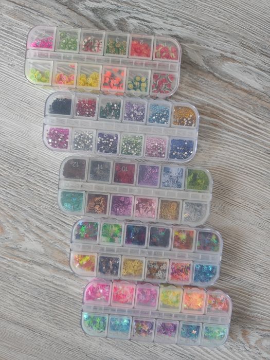 Дизайн для нігтів, блискітки голографічні, нейл арт, 3D дизай гель-лак