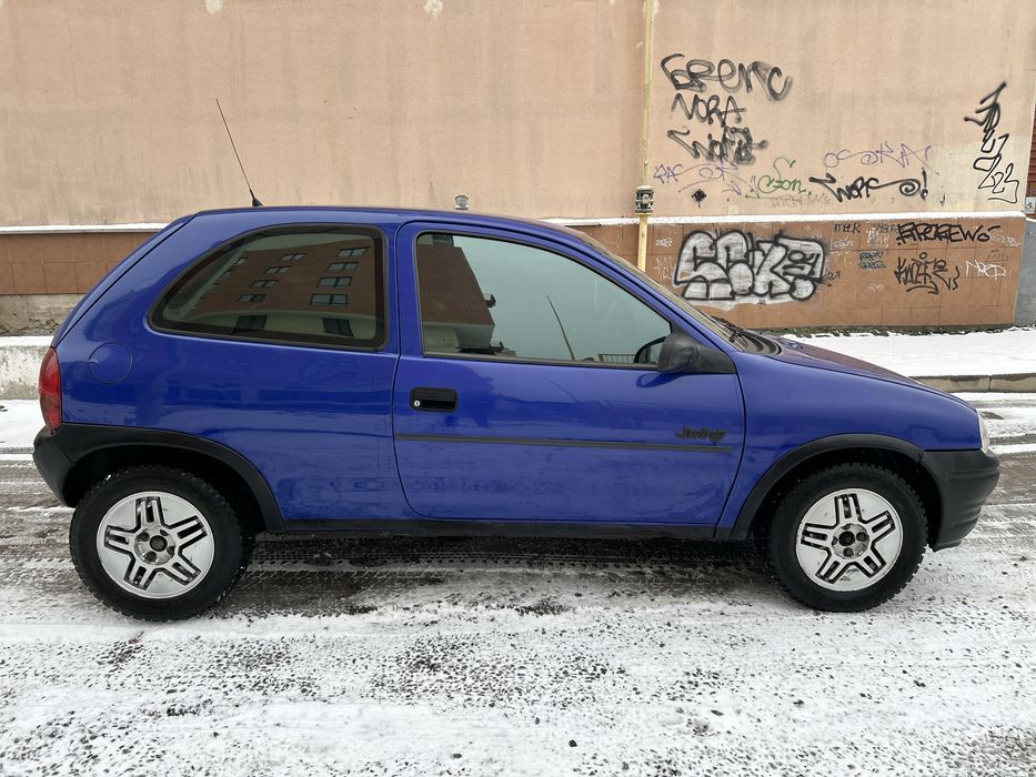 Opel Corsa 1996 avtomat Газ бензин