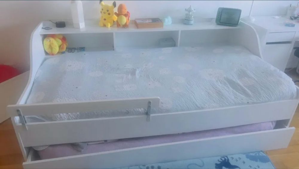 Cama Infantil IKEA com Arrumação e Colchão Incluído – Excelente Estado