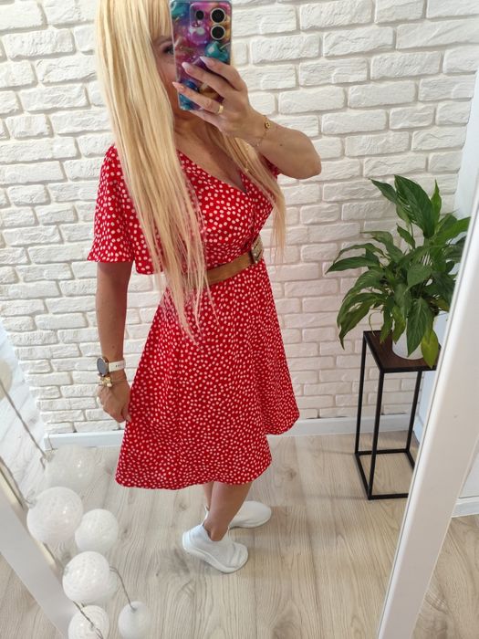 Czerwona sukienka w kwiaty M
