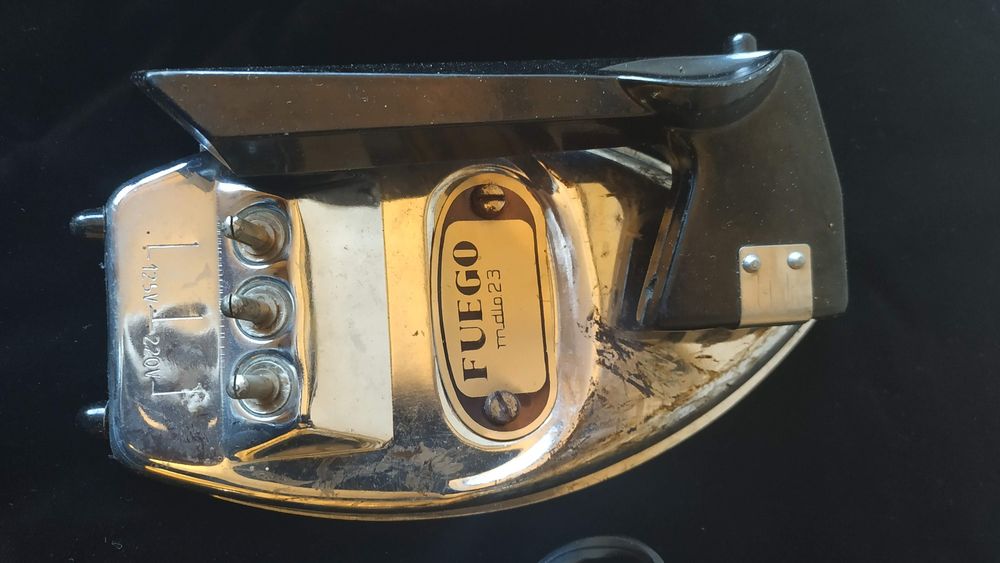 Ferro de Engomar de Viagem Vintage FUEGO 23 (Anos 50/60) – Com Estojo