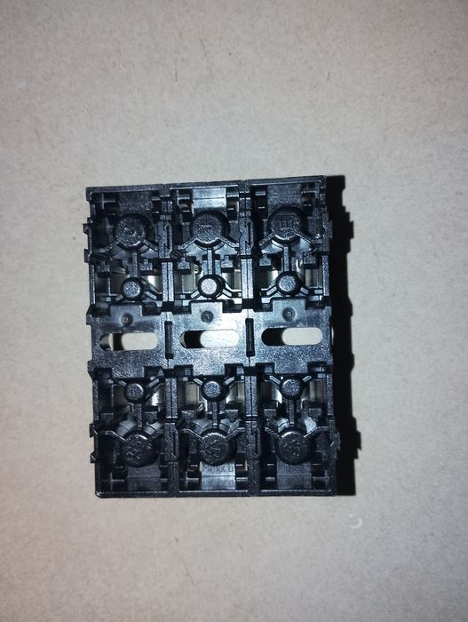 Placa de ligação para alternadores e motores.