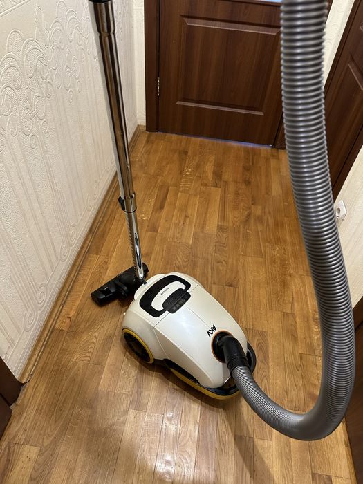 Пилосос AKV VCM 4225 YT