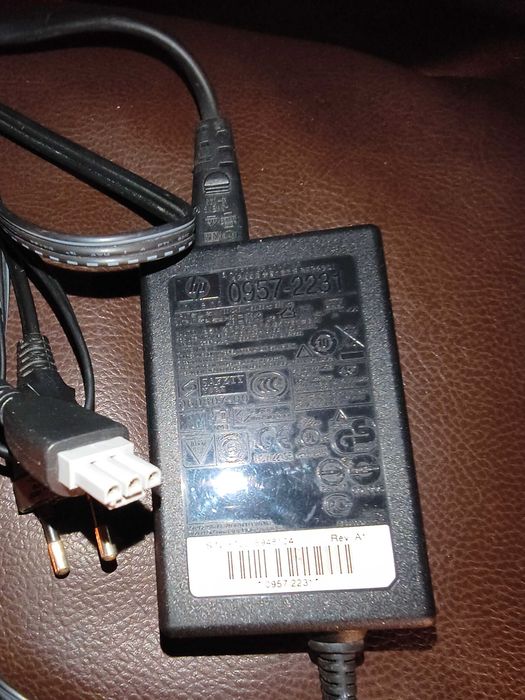 Ładowarka  Rower El.. 54,5 V A i zasilacze HP i zasilacz marki Laptop Power.