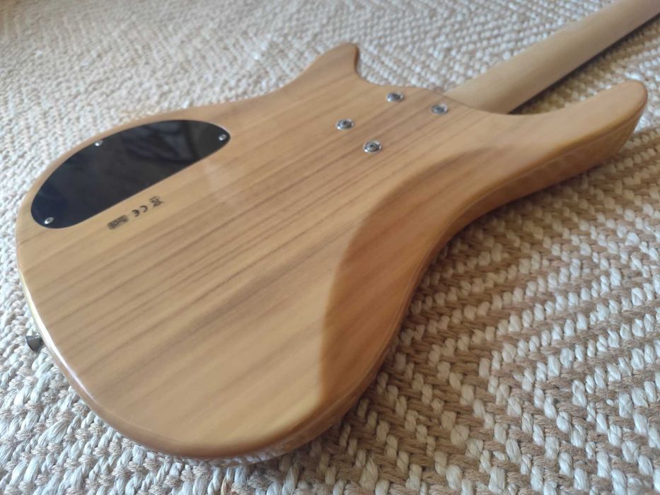 Baixo fretless como novo