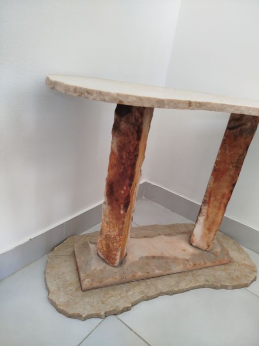 Mesa de canto em pedra