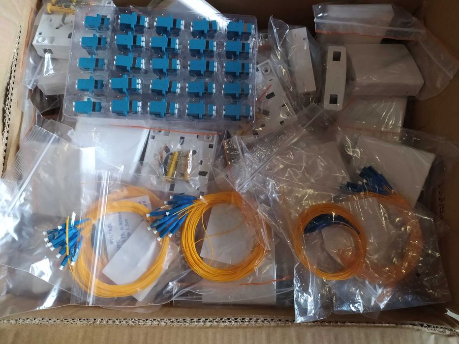 Продам недорого  патчкорды, делитель 1х16, пигтейлы, адаптеры.