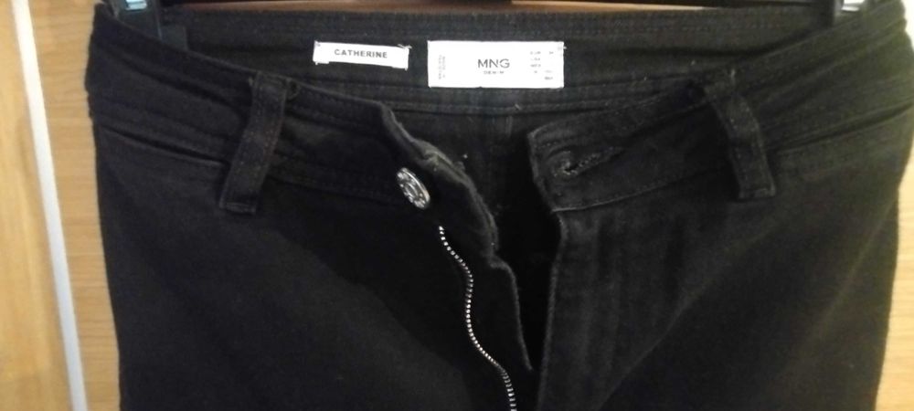 Jeans da Mango tamanho 34. As duas a 16€. A pagar portes de envio