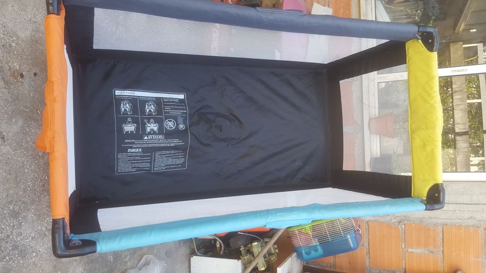 Cama ou parque de viagem para criança