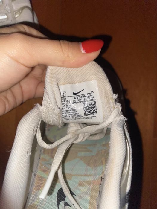 sapatilhas nike TN originais brancas com detalhes cinzentos