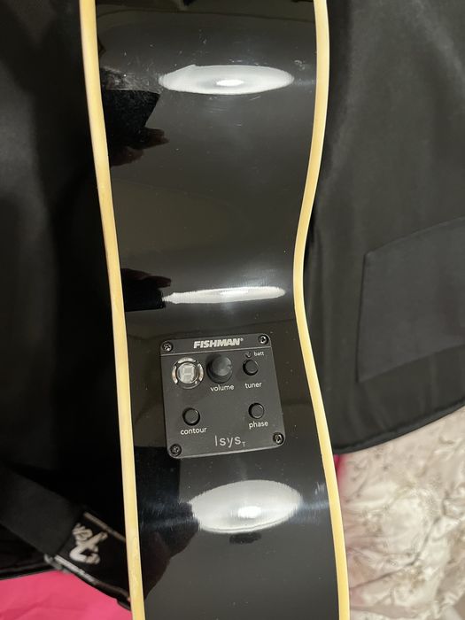 Guitarra Electr-Acust FENDER  STAG c/ estojo completamente NOVA