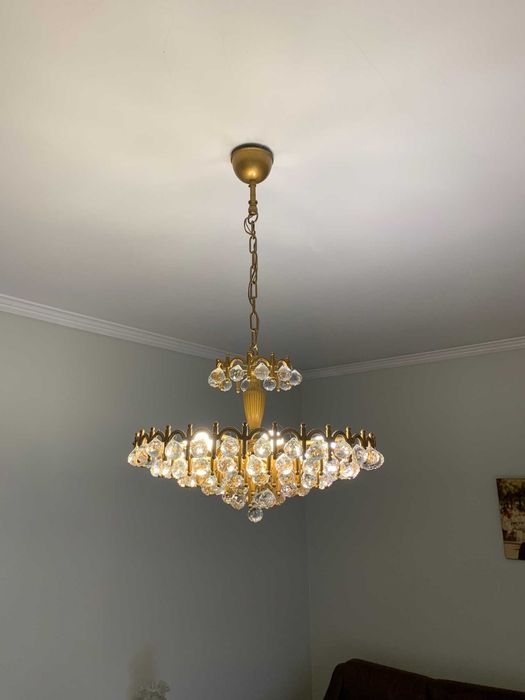 Candeeiro-lustre de tecto.