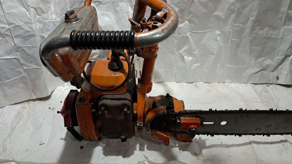 Продам бензопилу Урал