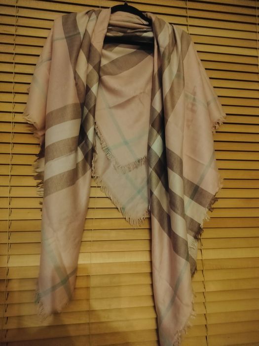 Chusta Burberry duza