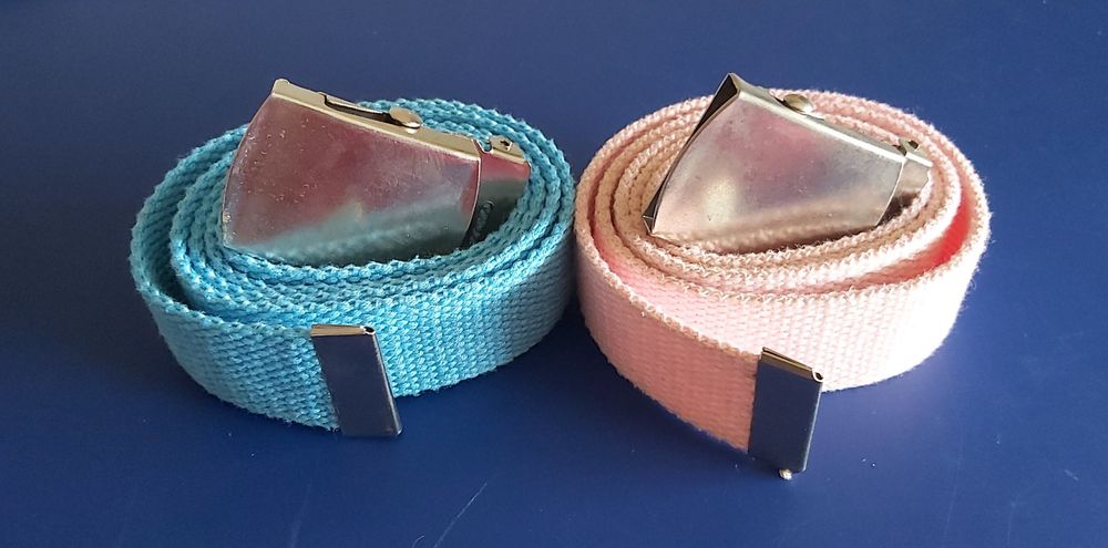 2 cintos (azul e rosa)