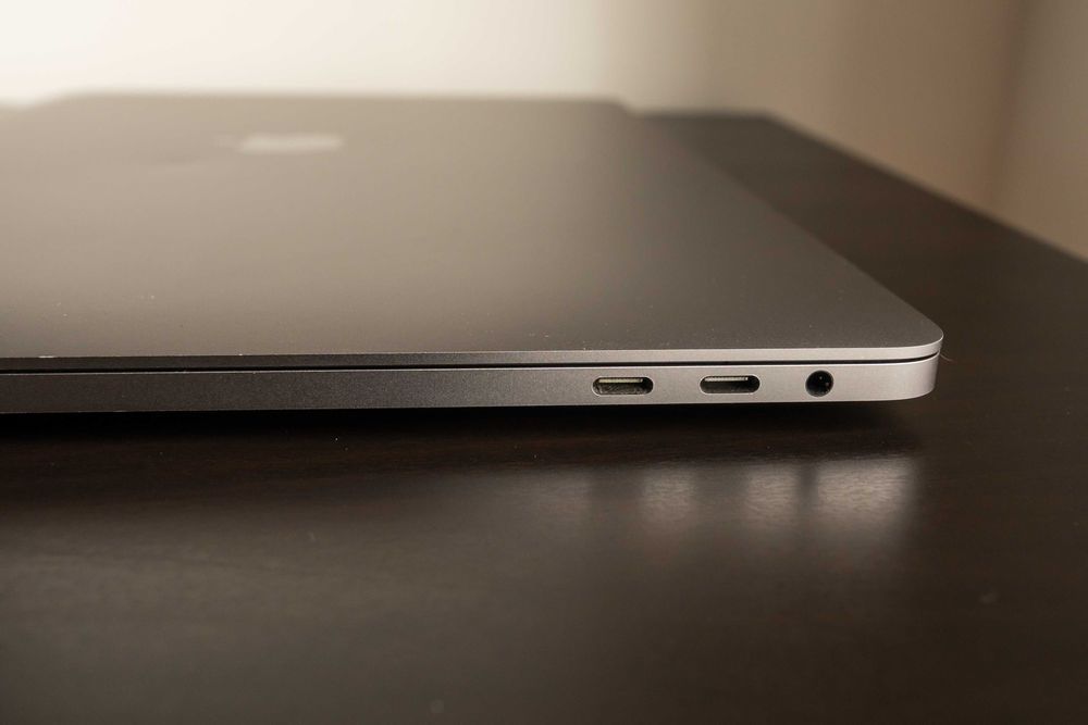 Apple Macbook Pro 15 дюймів i9 16gb 2019 MV912