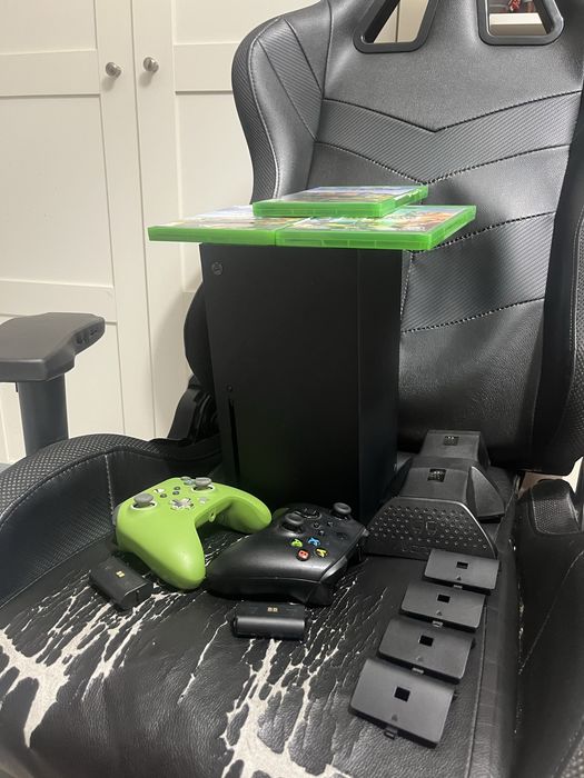 Xbox Series X  1TB + 3 gry 1 pad i 2 baterie z ładowarką