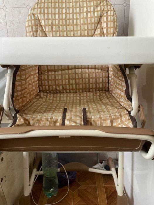 Столик для годування