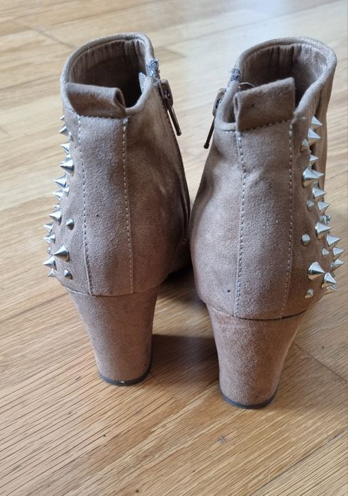 Botins com tachas da Pull&Bear