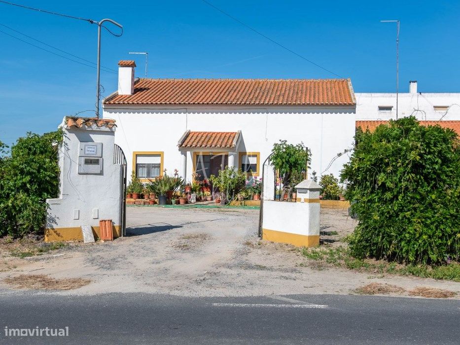 Herdade Única com Duas Casas e Anexos - Próximo da Lagoa de Melides...