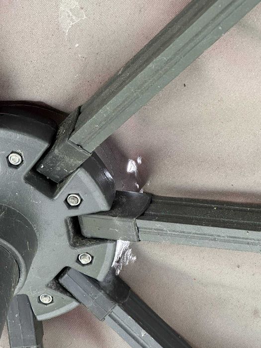 Parasol ogrodowy , uszkodzony