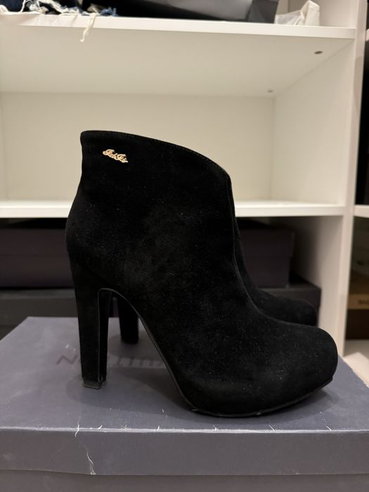 Ботільйони чорні