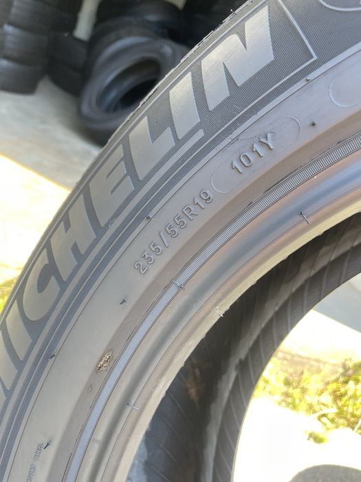Продам комплект шин Michelin 235/55/19