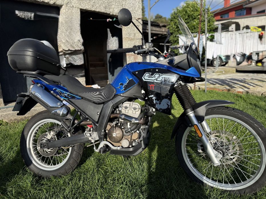 Um adventure tt 125