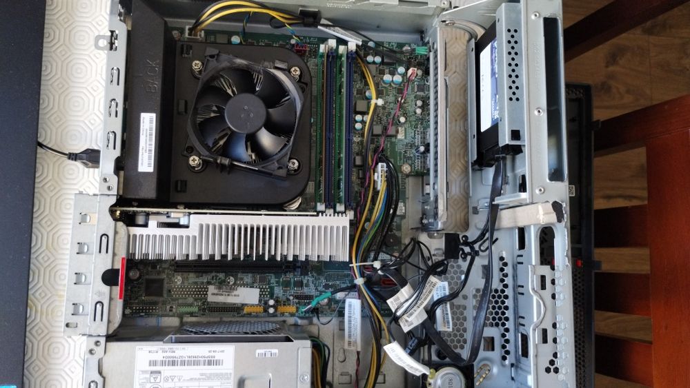 Lenovo ThinkCenter i7 6700 8gbDDR4 120gbSSD + grafika gt1030