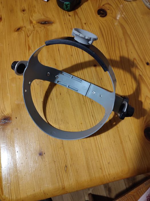 Na głowie 9100, 9002 do przyłbic Speedglas.