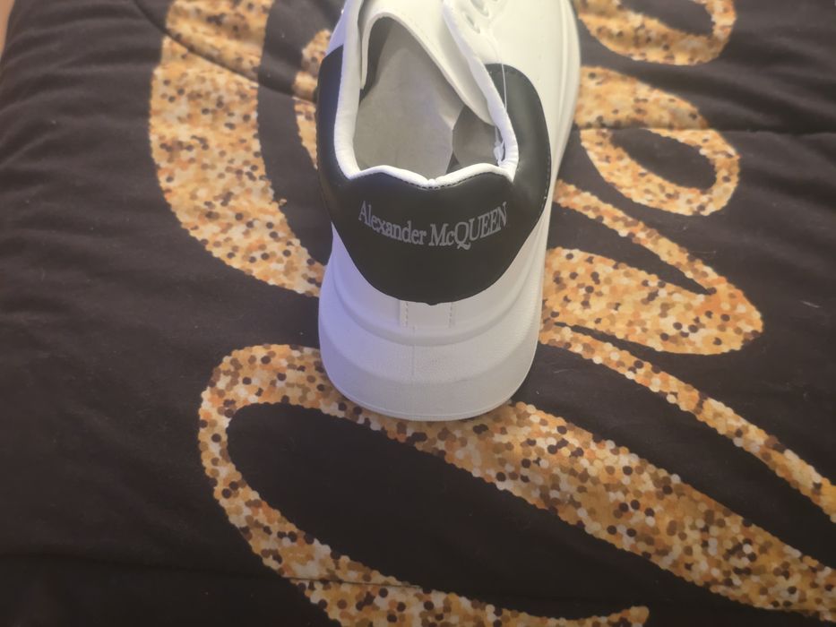 Vende se tennis alexander mcqueen