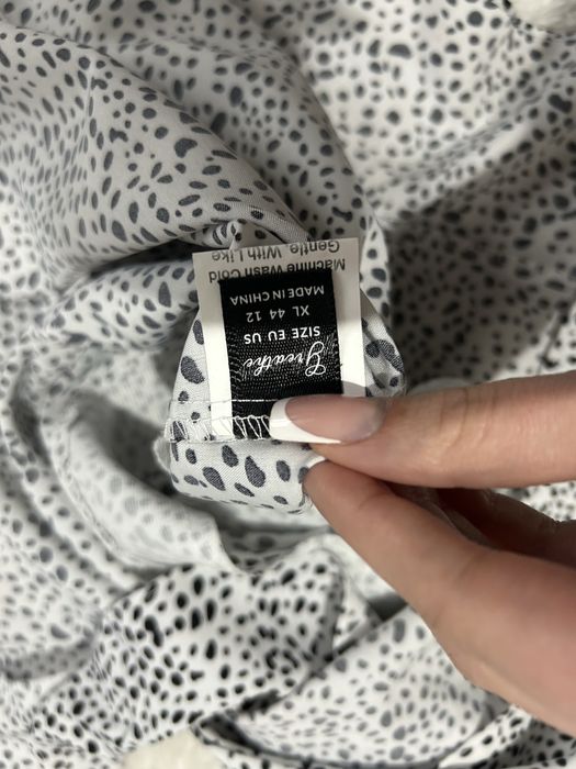 Biała wiązana spódniczka Shein XL w czarne cętki