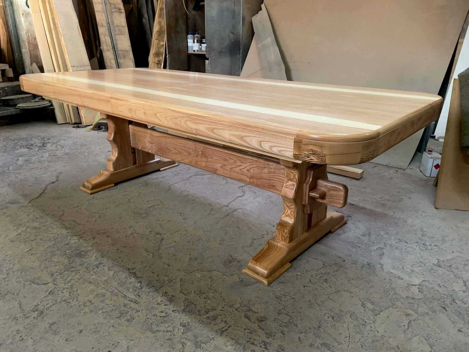 Stół gotycki, klasztorny, jesionowy, masywny.