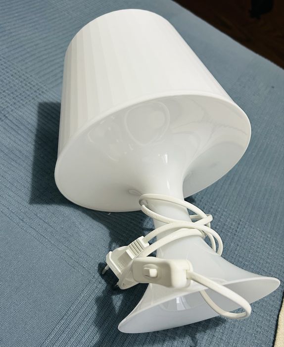 Candeeiro de mesa de cabeceira branco