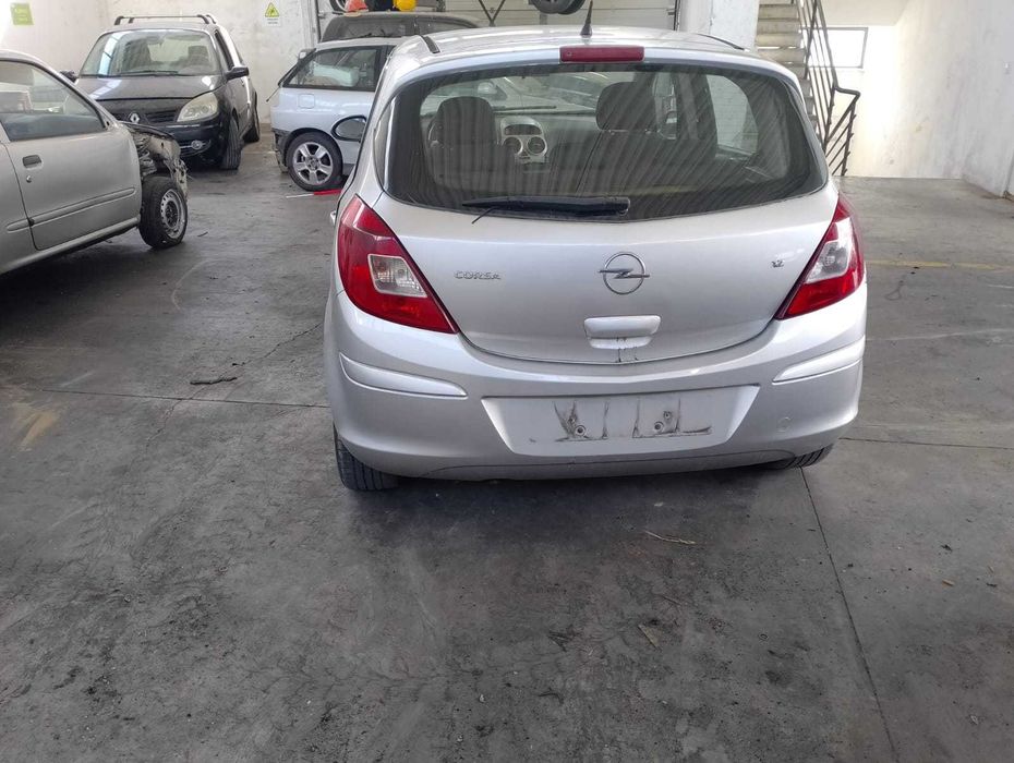 Opel Corsa para peças