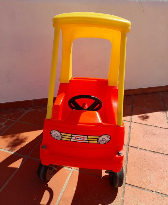 Carrinho little tikes e triciclo feber