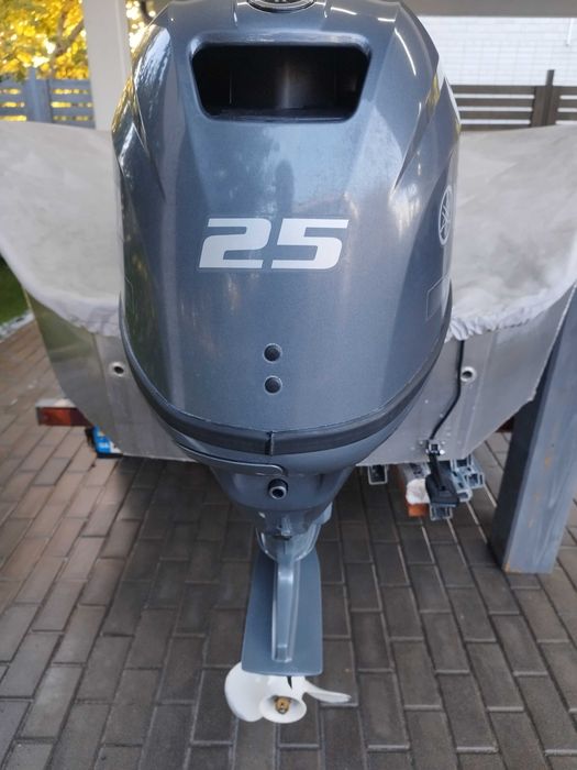 Продам підвісний двигун Yamaha 25сил румпельна