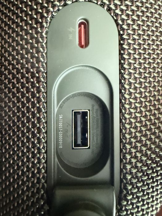 Продам JBL  Charge 5