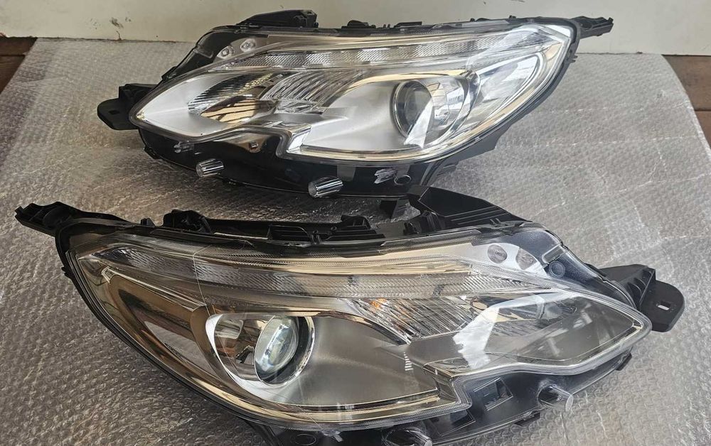 Komplet lamp peugeot 2008  do  2019r