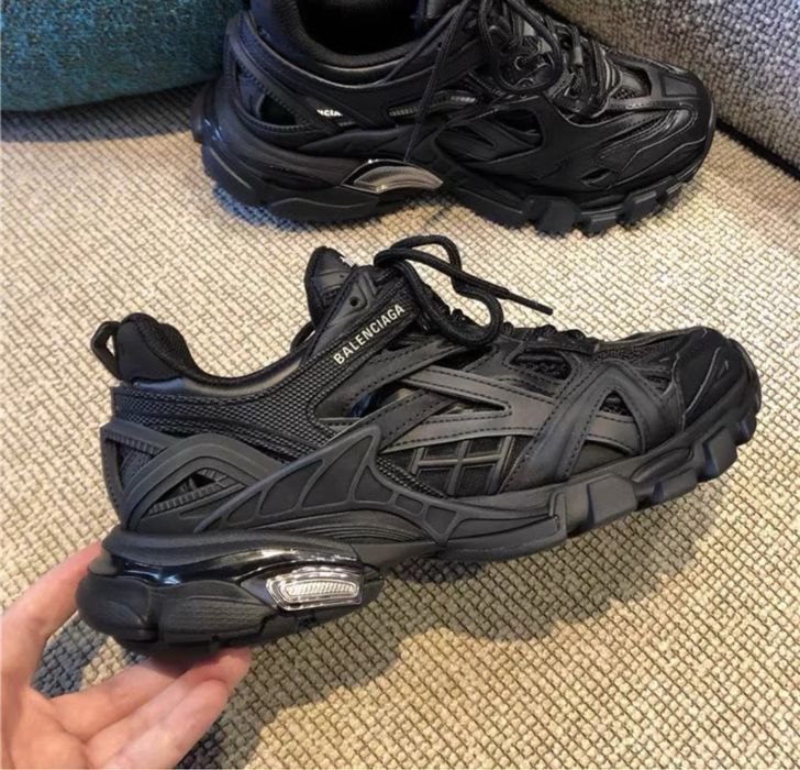 Продам кроссовки balenciaga track2