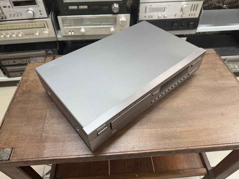 Odtwarzacz płyt CD Yamaha CDX-390 Audio Room
