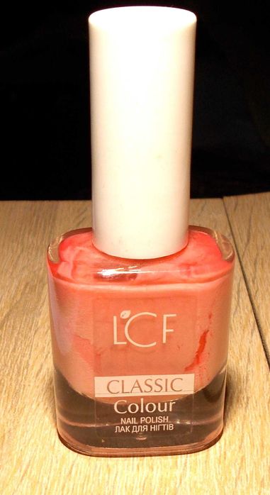 Лак для нігтів.колір-коралл