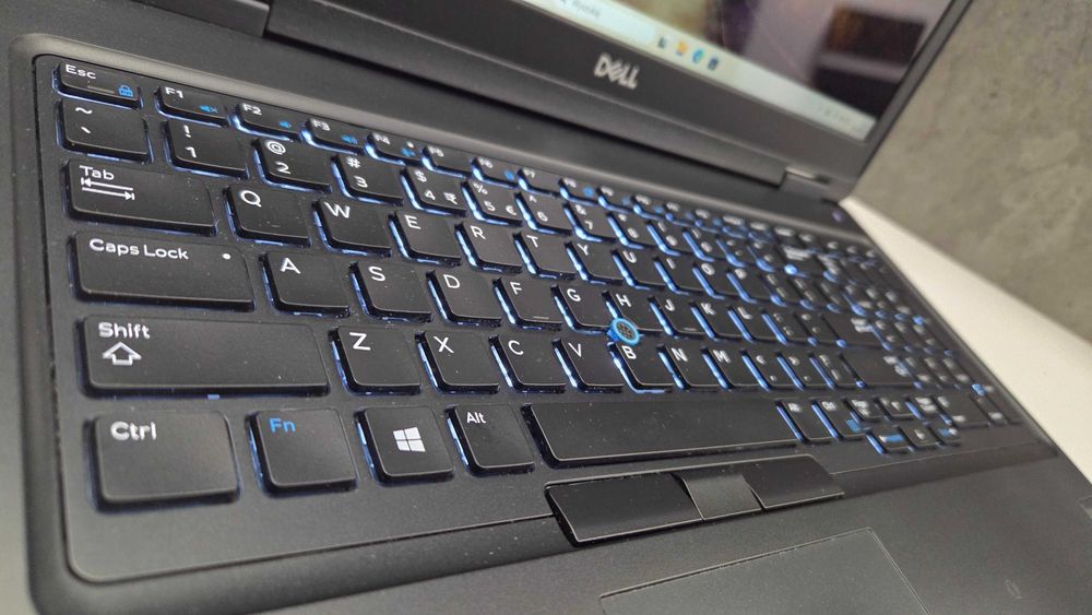 Dell Latitude 5591 i5 8300H DOTYK ram 16GB dysk 256SSD Laptop HDMI IPS