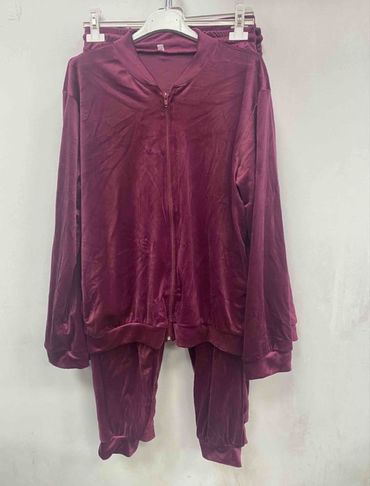 Dres welurowy biust 140