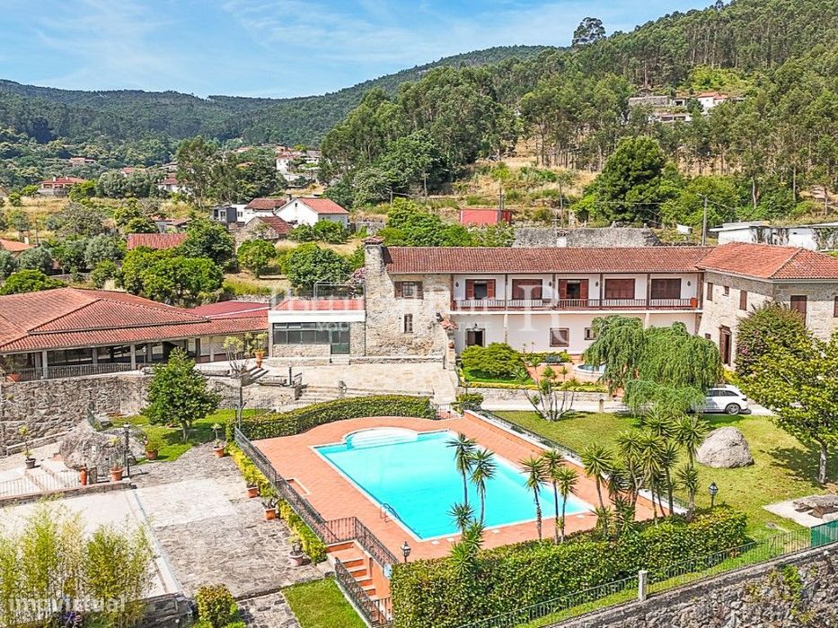 Historic property with 11,000 m² of land