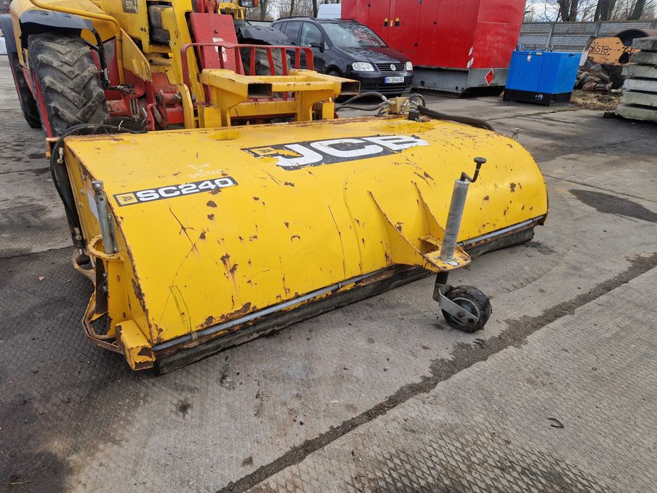 Щітка комунальна JCB SC240, підмітальна, замітальна з бункером