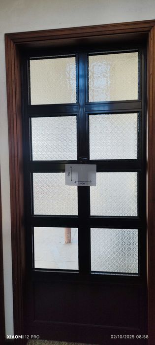 Janelas aluminio com grade ou estores, varios tamanhos, cor castanho