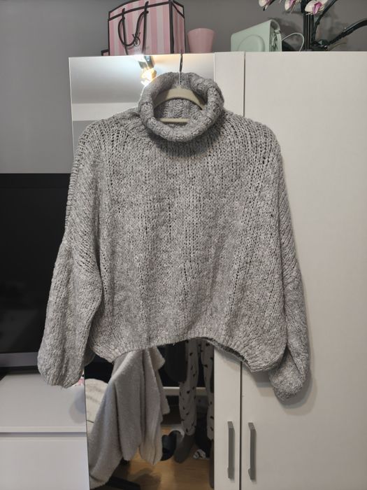 Piękny włoski sweter golf