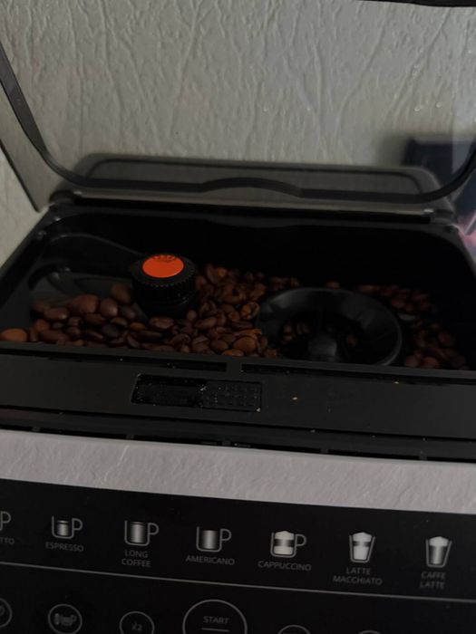 Продам кофемашинку Krups EA897A10