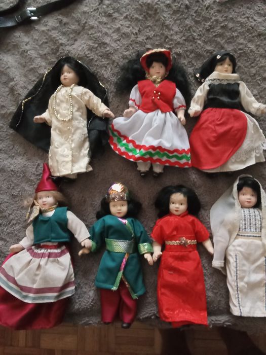 Bonecas do mundo em porcelana